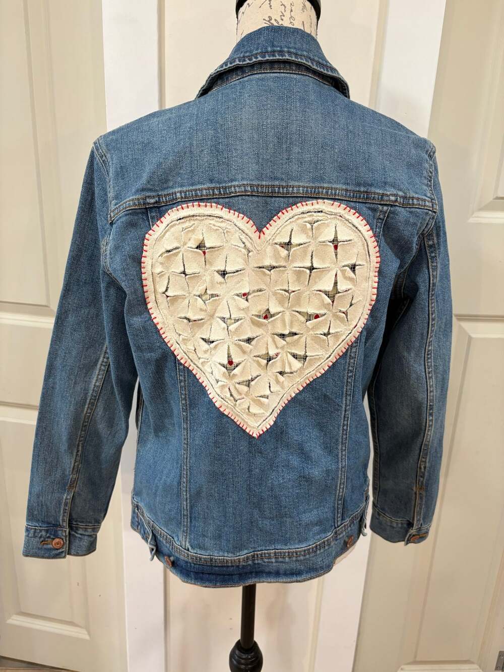 Denim Reworked Heart Patch Jean Jacket Size Medium - Picture 1 of 8